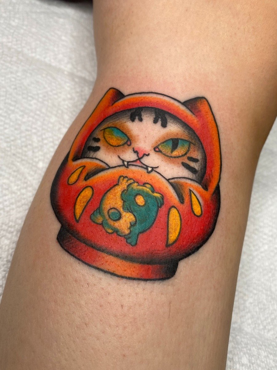 Tatuaje de gato daruma